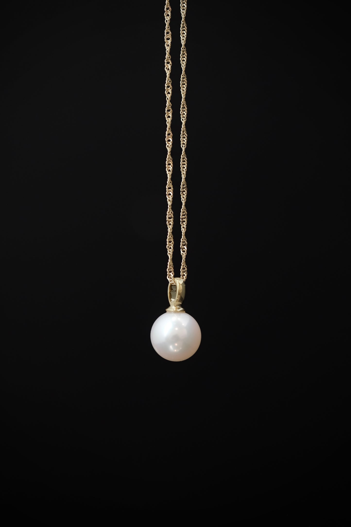 White South Sea Pearl Pendant with Necklace